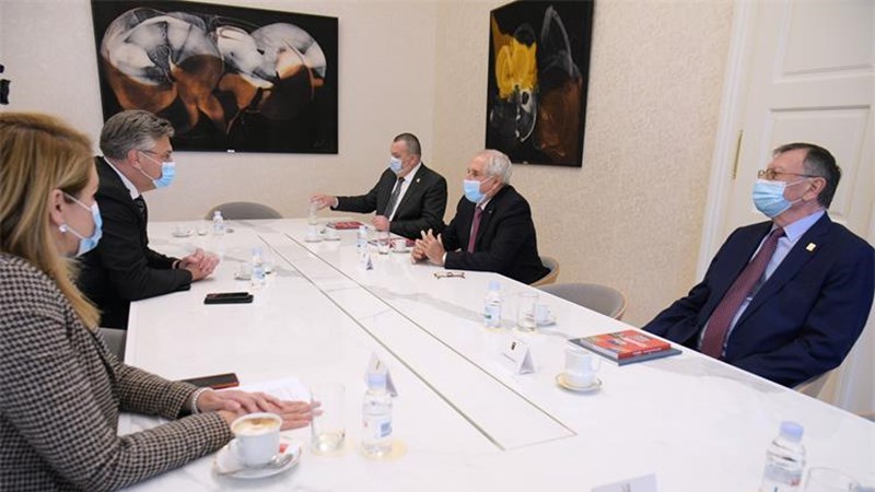 Predsjednik Vlade s predstavnicima Hrvatskog odbojkaškog saveza te Svjetske i Europske odbojkaške federacije 